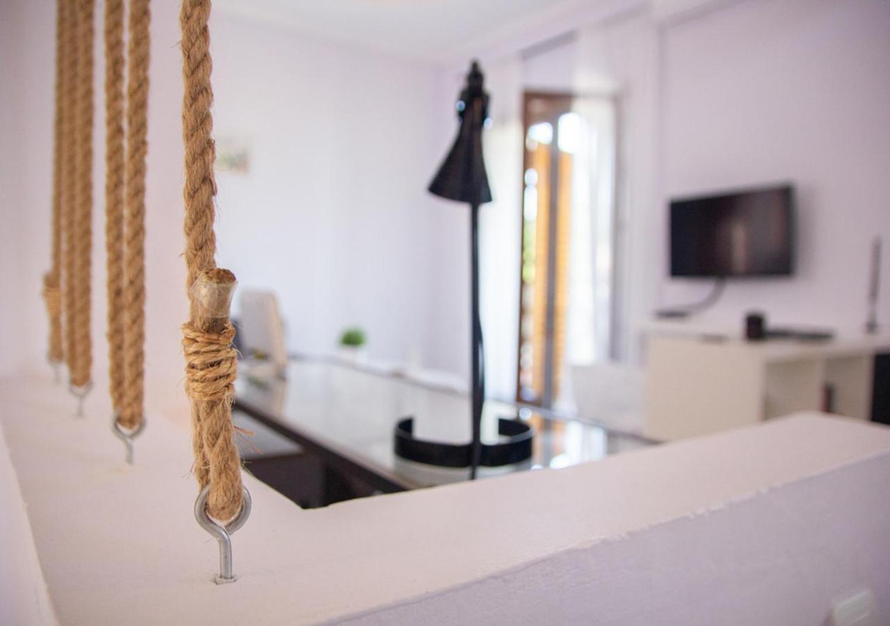 Beachfront Stylish Maisonette In 이에리소스 외부 사진