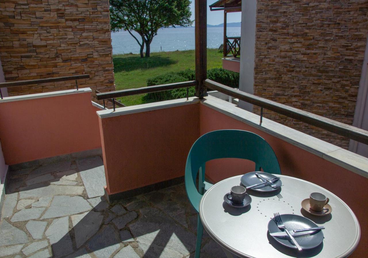 Beachfront Stylish Maisonette In 이에리소스 외부 사진