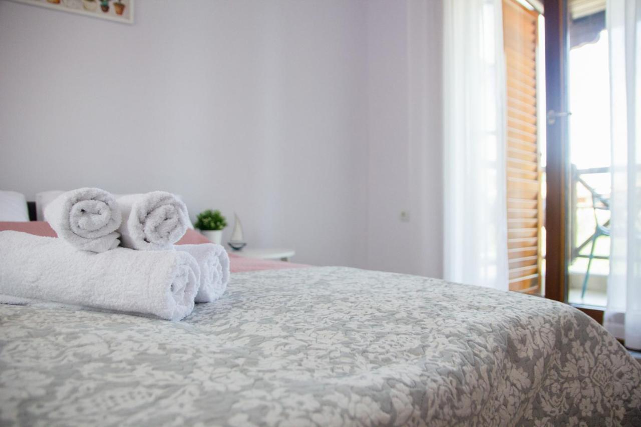 Beachfront Stylish Maisonette In 이에리소스 외부 사진