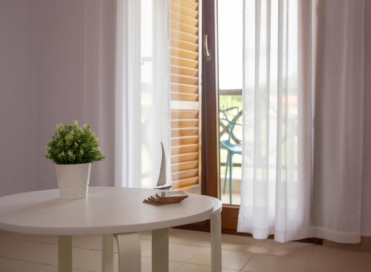 Beachfront Stylish Maisonette In 이에리소스 외부 사진